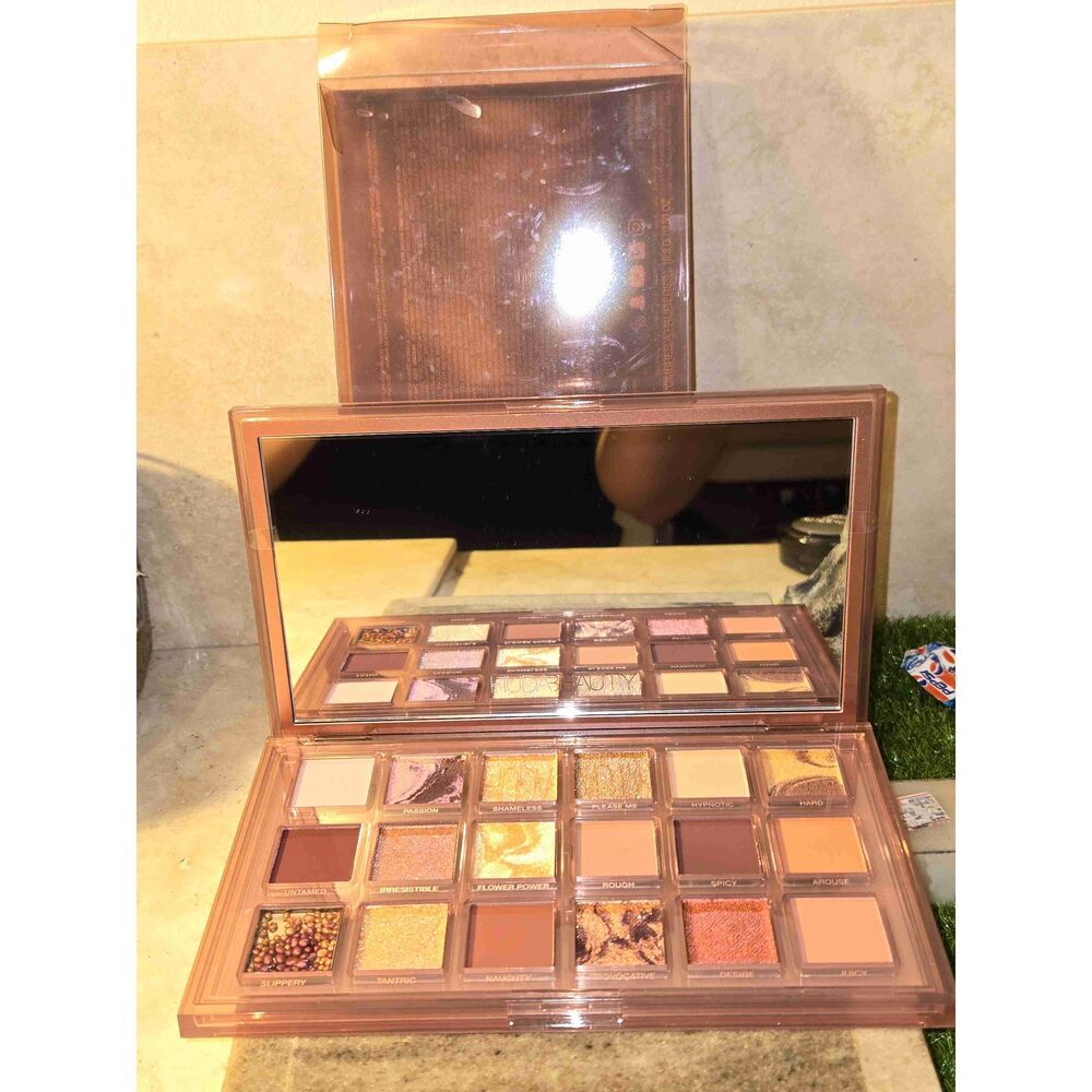 NEW Huda Beauty Naughty Nude 18 Color Eyeshadow Palette